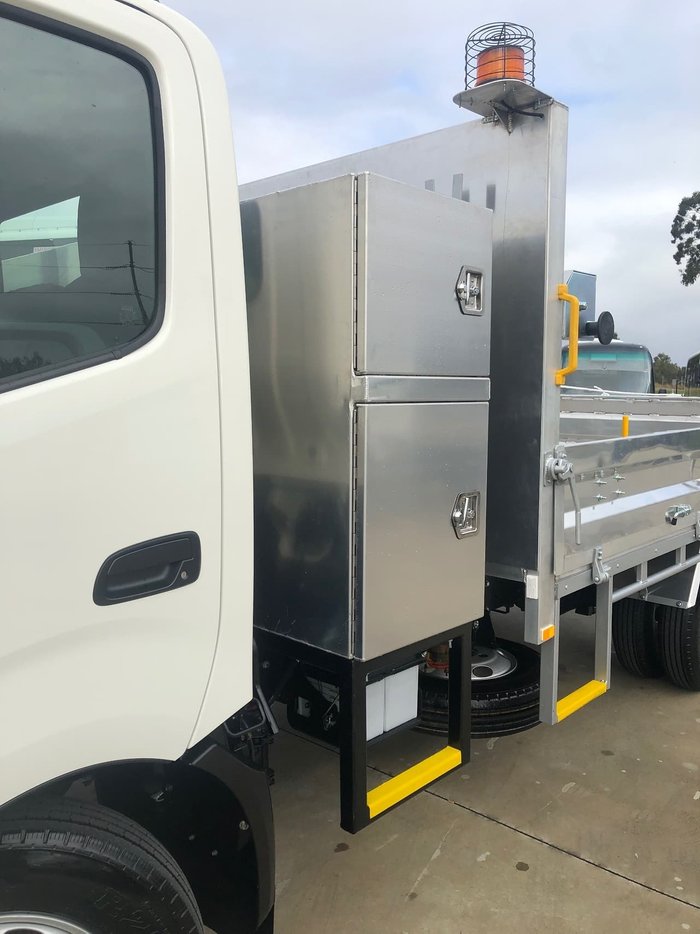 2020 HINO 300 SERIES 616 MEDIUM AUTO ALLOY TIPPER WITH TOOL BOX null null White