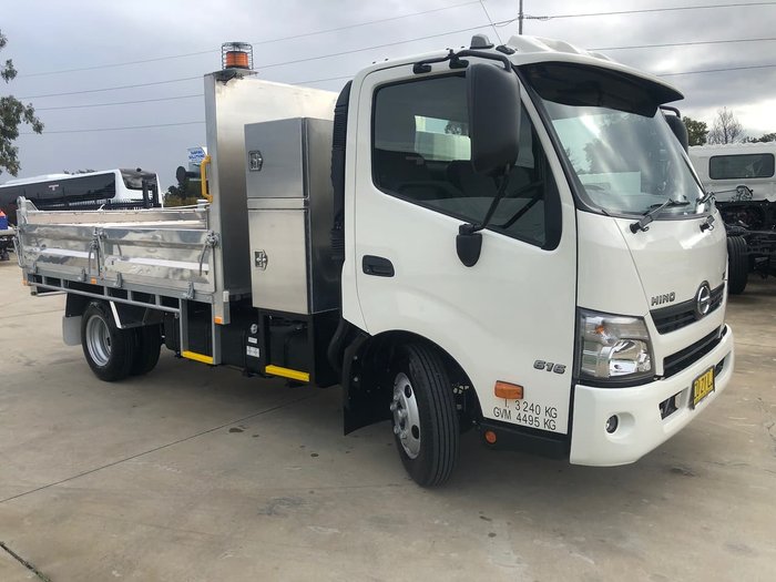 2020 HINO 300 SERIES 616 MEDIUM AUTO ALLOY TIPPER WITH TOOL BOX null null White