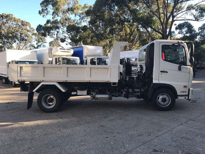 2020 HINO 500 SERIES FC 1124 MT LEAF 3850 TIPPER 3.6 null null White