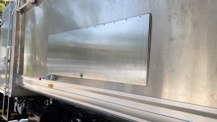 2020 HINO 300 SERIES 817 4X4 CHIPPER TIPPER null null White