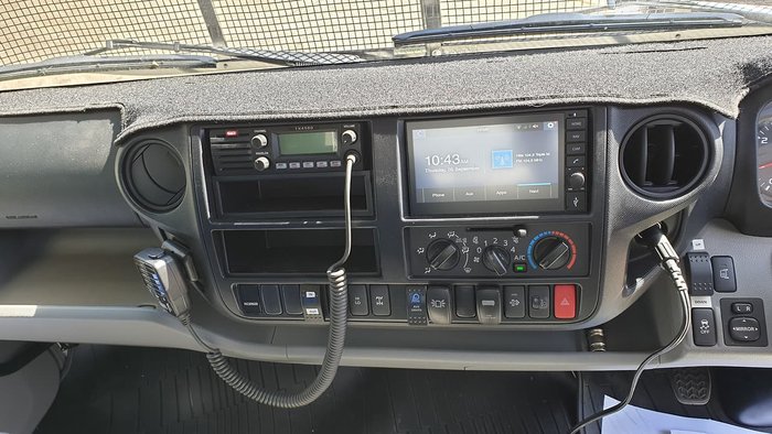 2020 HINO 300 SERIES 817 4X4 CHIPPER TIPPER null null White