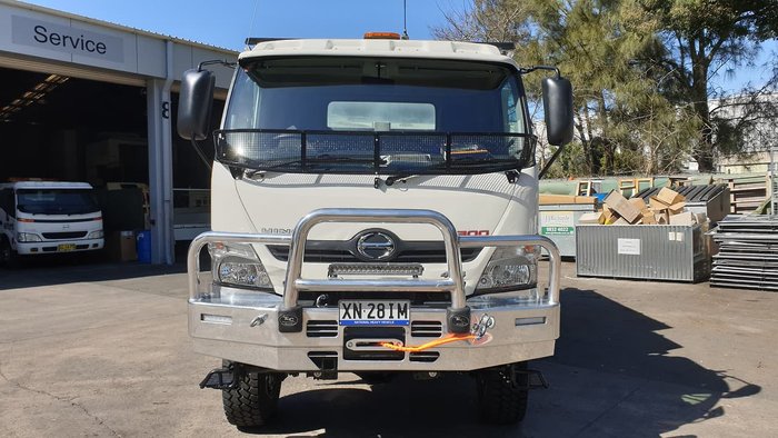 2020 HINO 300 SERIES 817 4X4 CHIPPER TIPPER null null White