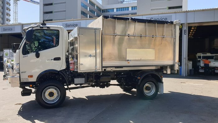 2020 HINO 300 SERIES 817 4X4 CHIPPER TIPPER null null White