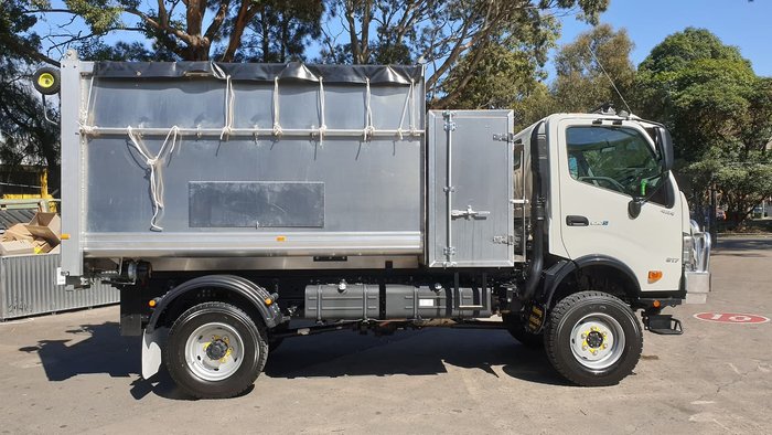 2020 HINO 300 SERIES 817 4X4 CHIPPER TIPPER null null White