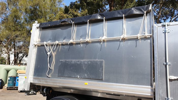 2020 HINO 300 SERIES 817 4X4 CHIPPER TIPPER null null White