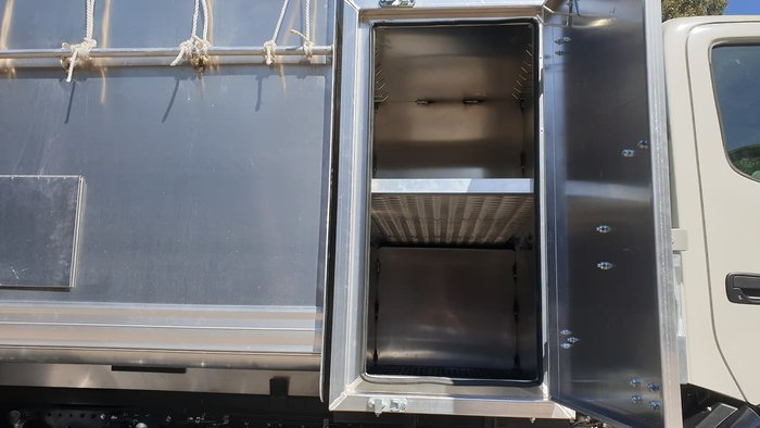 2020 HINO 300 SERIES 817 4X4 CHIPPER TIPPER null null White