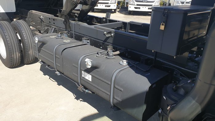 2020 HINO 300 SERIES 717 TIPPER null null White