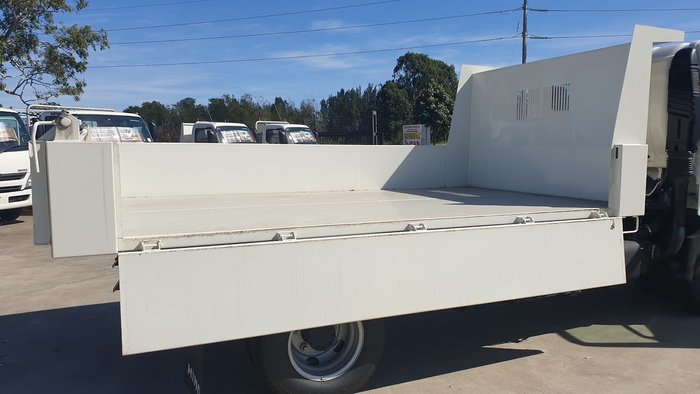 2020 HINO 300 SERIES 717 TIPPER null null White