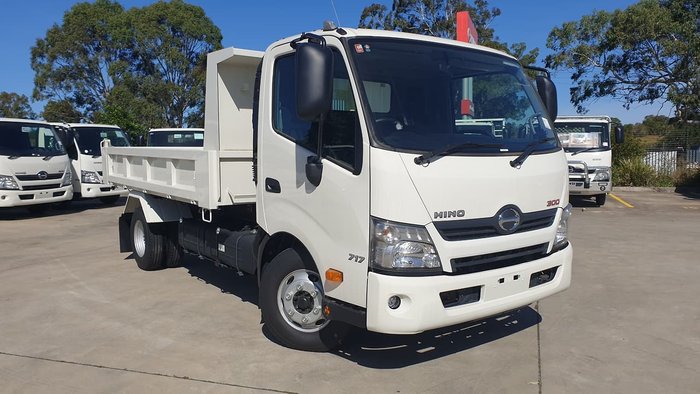 2020 HINO 300 SERIES 717 TIPPER null null White