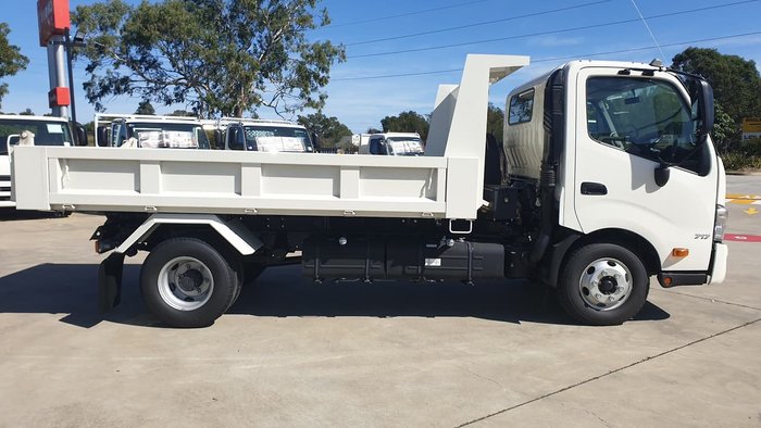 2020 HINO 300 SERIES 717 TIPPER null null White