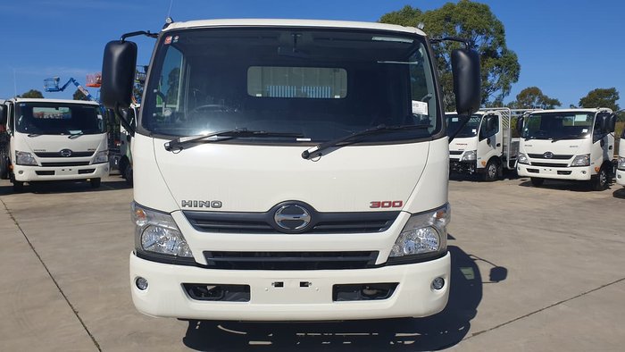 2020 HINO 300 SERIES 717 TIPPER null null White
