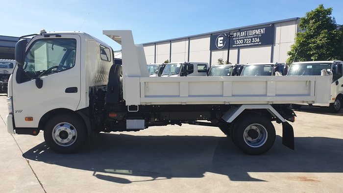 2020 HINO 300 SERIES 717 TIPPER null null White