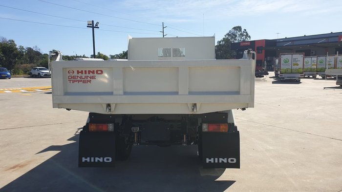 2020 HINO 300 SERIES 717 TIPPER null null White