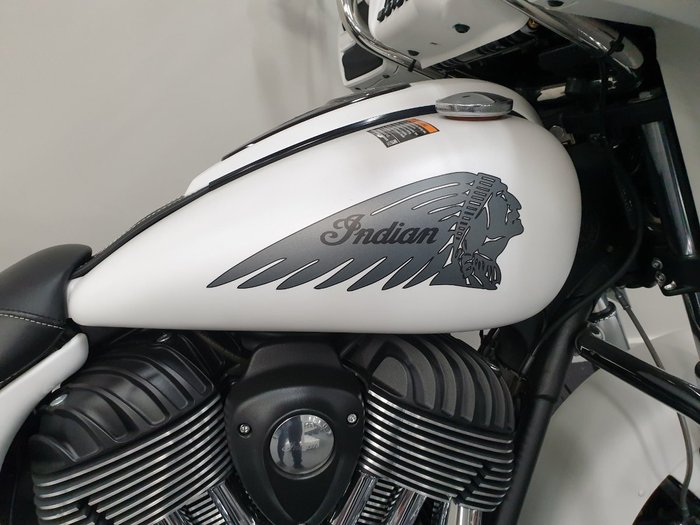 2019 Indian CHIEFTAIN DARK HORSE WHITE White