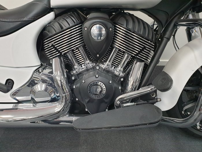 2019 Indian CHIEFTAIN DARK HORSE WHITE White