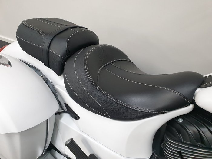 2019 Indian CHIEFTAIN DARK HORSE WHITE White