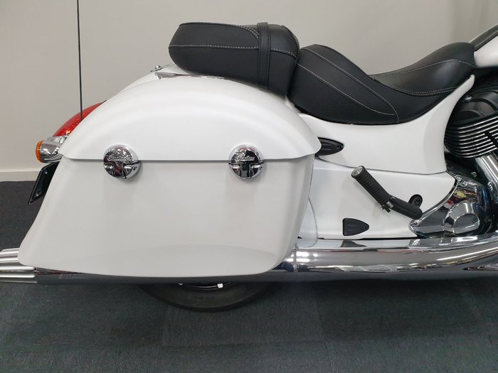 2019 Indian CHIEFTAIN DARK HORSE WHITE White