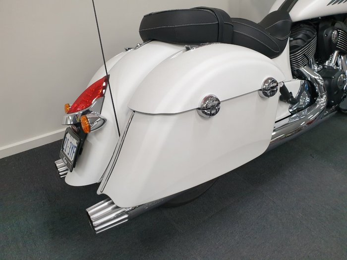 2019 Indian CHIEFTAIN DARK HORSE WHITE White