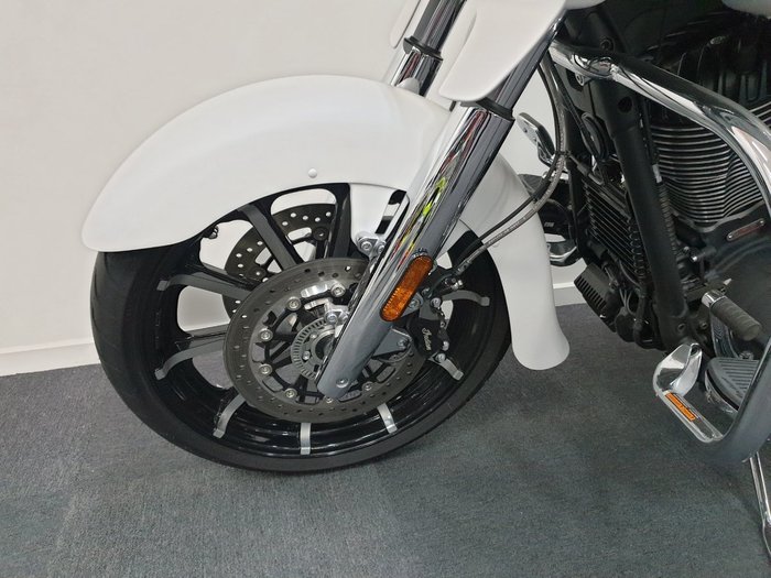 2019 Indian CHIEFTAIN DARK HORSE WHITE White