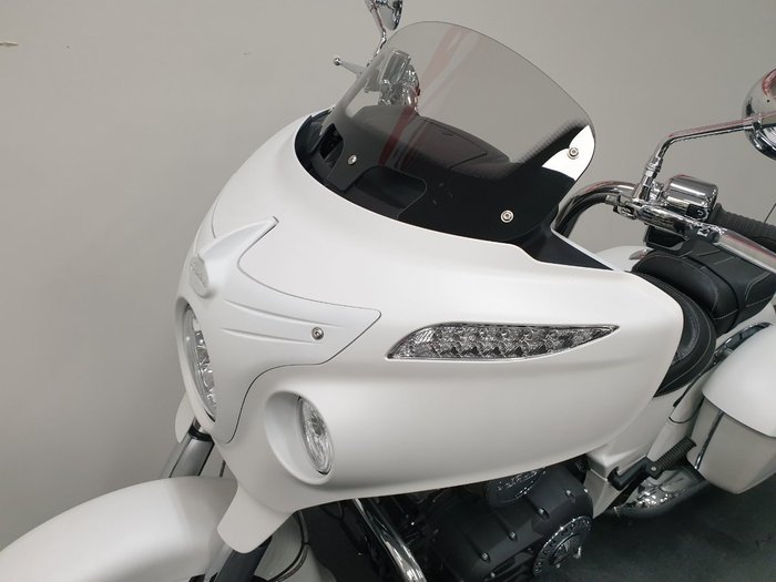 2019 Indian CHIEFTAIN DARK HORSE WHITE White