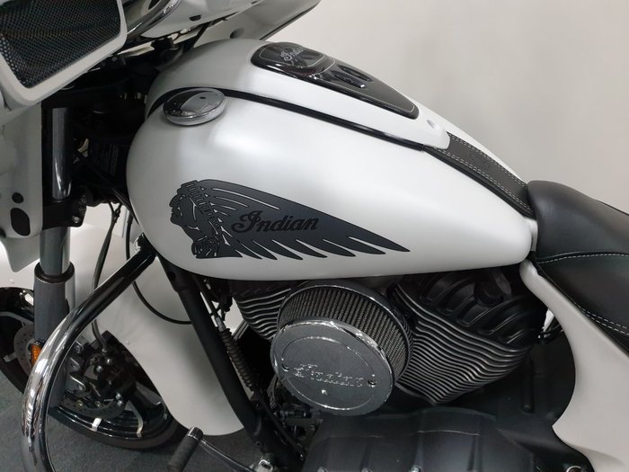 2019 Indian CHIEFTAIN DARK HORSE WHITE White