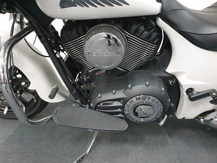 2019 Indian CHIEFTAIN DARK HORSE WHITE White