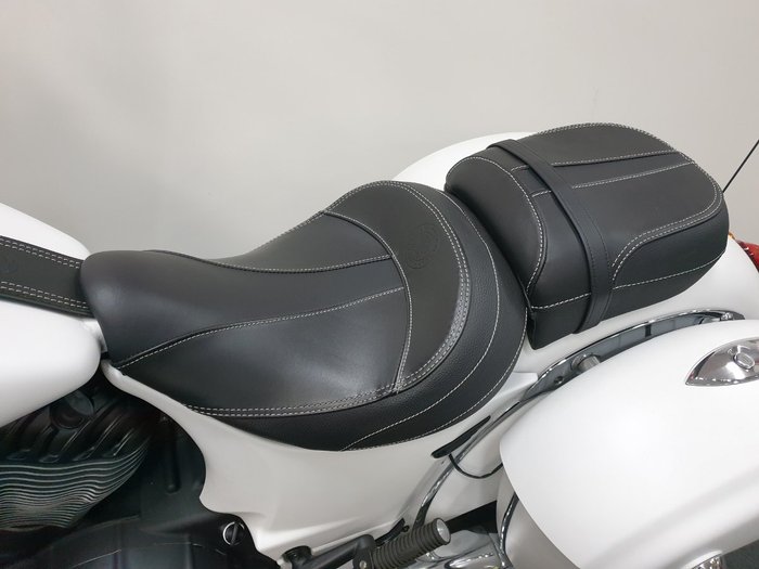 2019 Indian CHIEFTAIN DARK HORSE WHITE White