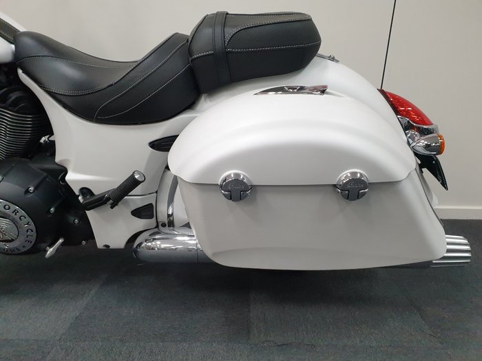 2019 Indian CHIEFTAIN DARK HORSE WHITE White