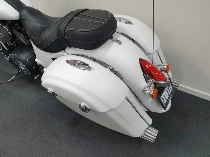 2019 Indian CHIEFTAIN DARK HORSE WHITE White