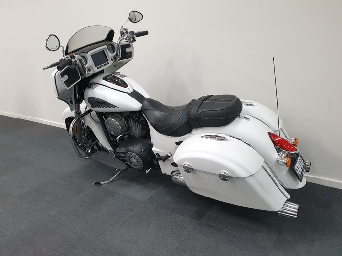 2019 Indian CHIEFTAIN DARK HORSE WHITE White