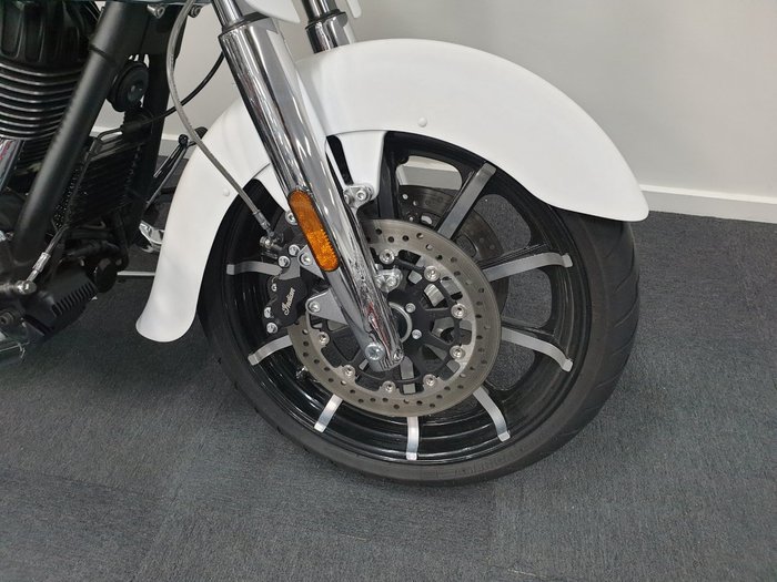 2019 Indian CHIEFTAIN DARK HORSE WHITE White