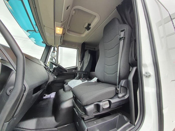 2020 IVECO EUROCARGO ML160 E6 SLEEPER MANUAL WITH TRAY null null white