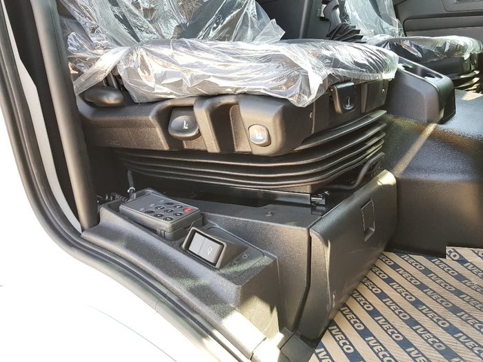 2020 IVECO EUROCARGO ML160 E6 SLEEPER MANUAL WITH TRAY null null white