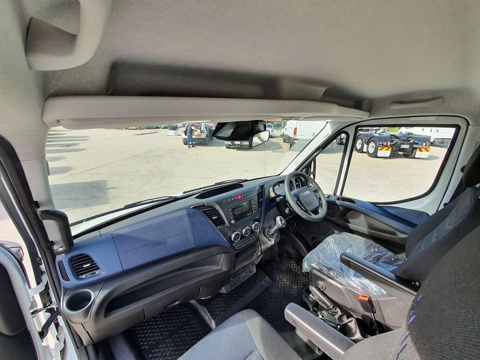 2020 IVECO 50C21 DUAL CAB 3750MM WHEELBASE WITH STEEL TRAY null null white