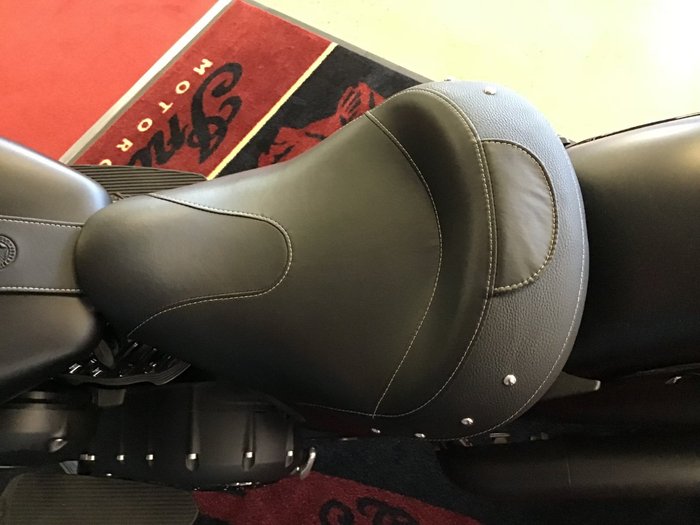 2020 Indian CHIEF DARK HORSE Black