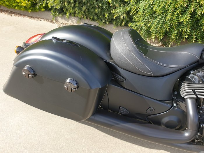 2020 Indian SPRINGFIELD DARK HORSE BLACK