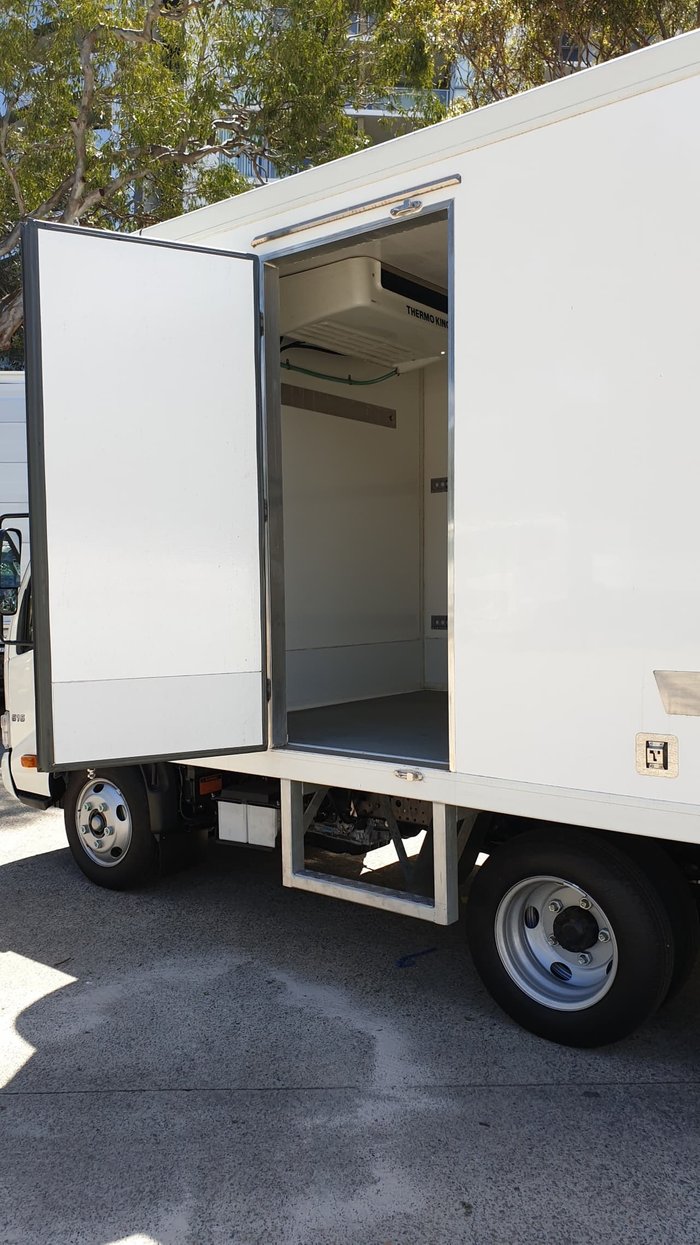 2020 HINO 300 SERIES 616 IFS AUTO FRIDGE TRUCK null null White
