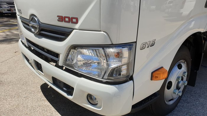 2020 HINO 300 SERIES 616 IFS AUTO FRIDGE TRUCK null null White