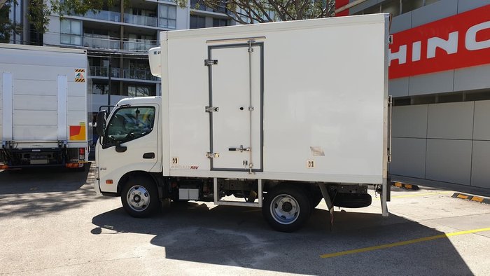 2020 HINO 300 SERIES 616 IFS AUTO FRIDGE TRUCK null null White