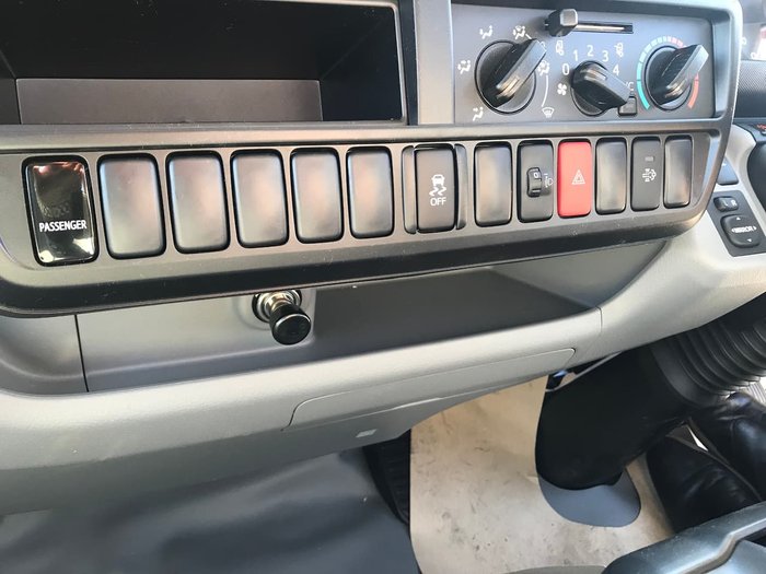 2020 HINO 300 SERIES 616 IFS AUTO FRIDGE TRUCK null null White