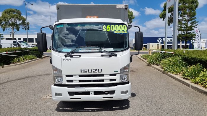 2012 ISUZU FRR500 8 PALLET WHITE