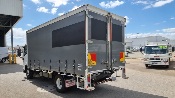 2012 ISUZU FRR500 8 PALLET WHITE