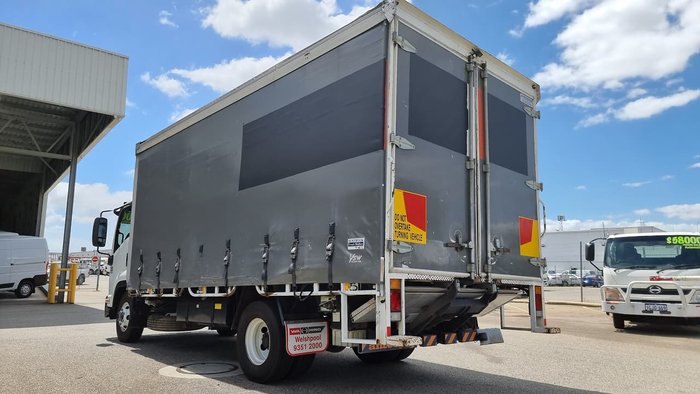 2012 ISUZU FRR500 8 PALLET WHITE