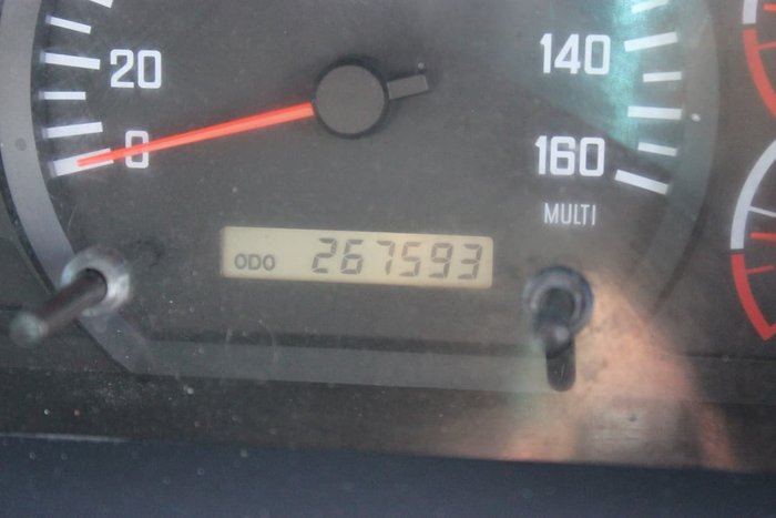 2012 ISUZU FRR500 8 PALLET WHITE