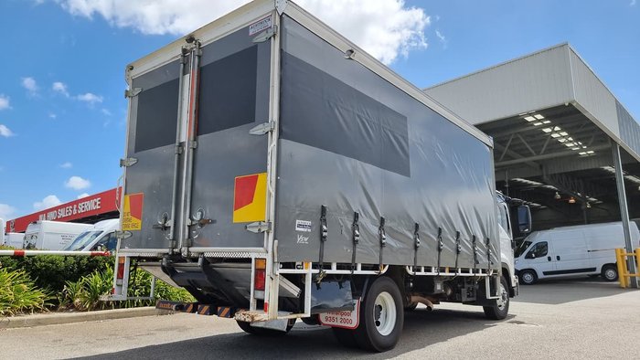 2012 ISUZU FRR500 8 PALLET WHITE