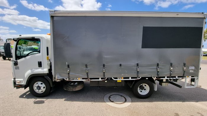 2012 ISUZU FRR500 8 PALLET WHITE