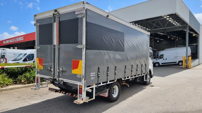 2012 ISUZU FRR500 8 PALLET WHITE