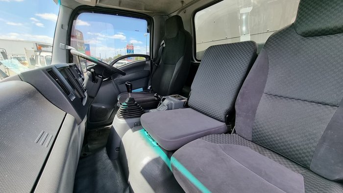 2012 ISUZU FRR500 8 PALLET WHITE