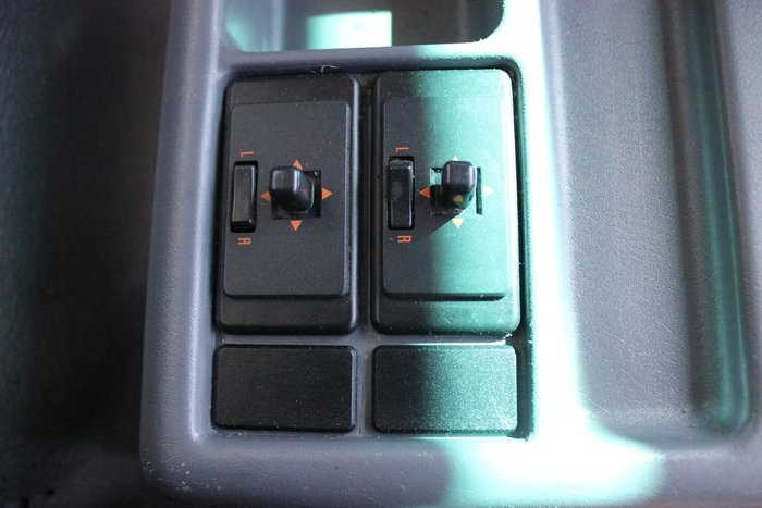 2012 ISUZU FRR500 8 PALLET WHITE