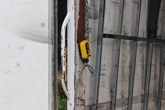 2012 ISUZU FRR500 8 PALLET WHITE